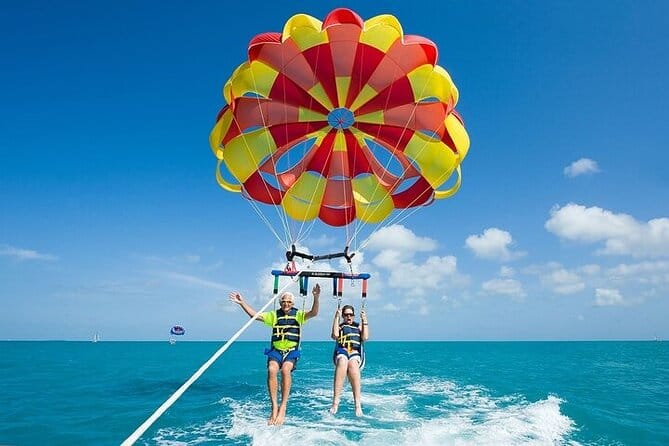 Wassersport Hurghada – Parasailing, Bananaboot & Sofa-Ride